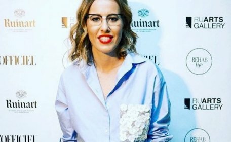 Ксения Собчак удивила подписчиков своим фото в стиле 90-х